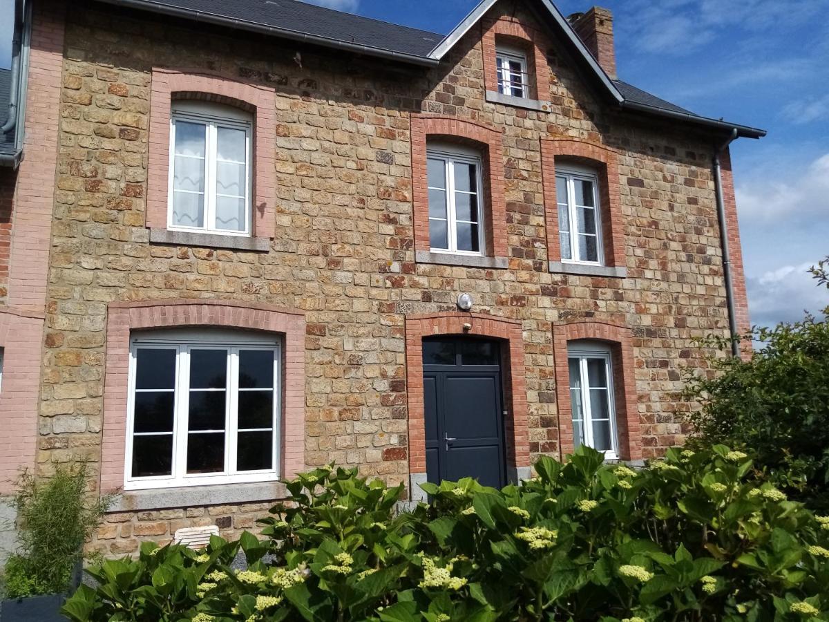 Maison De Charme Baie Du Mont Saint Michel Montviron Exteriör bild